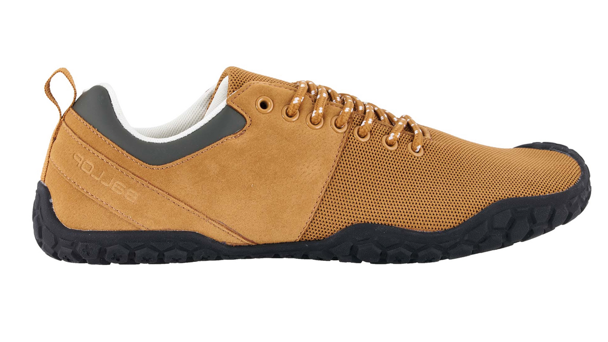 Barfußschuh, Seitenansicht außen. Geschlossener Schuh mit Schnürung, breite Zehenbox, flexible flache Sohle.