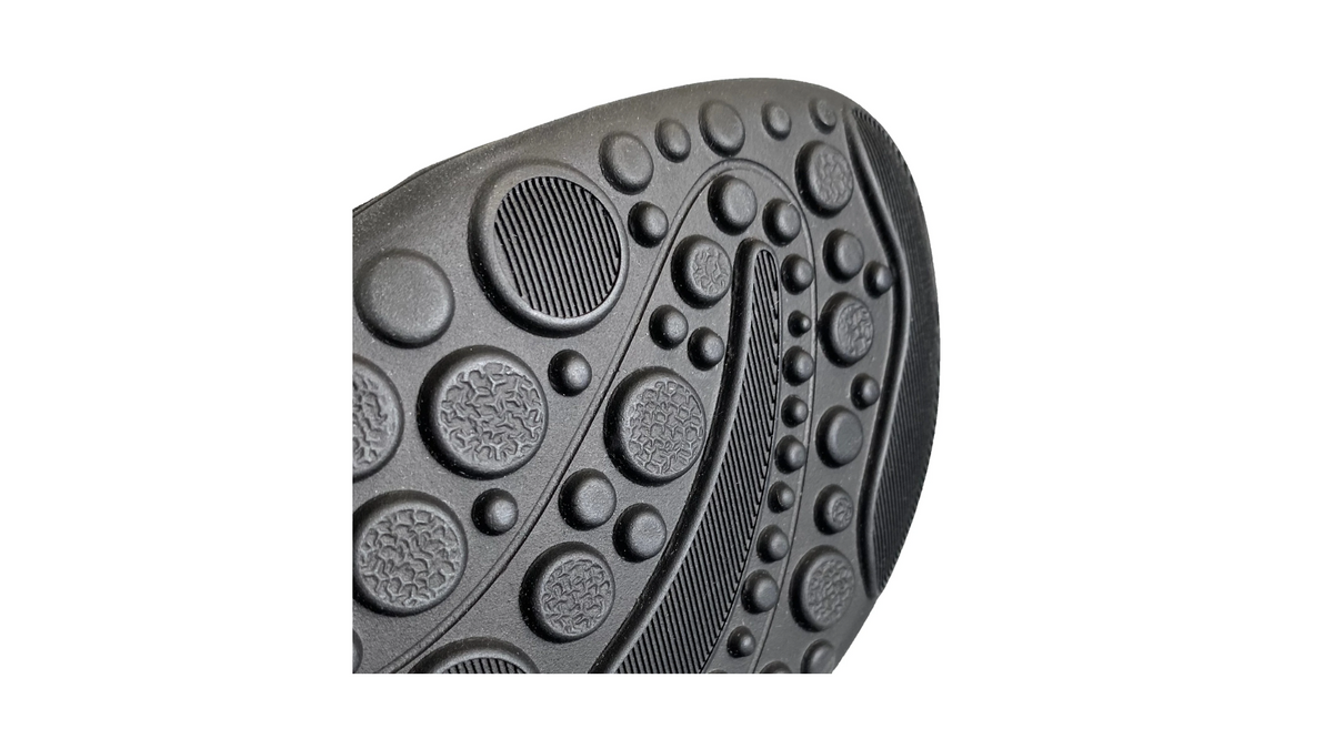 Barfußstiefelette für Erwachsene mit flexibler Sohle und Profilstruktur, Ansicht von unten, Detailansicht.