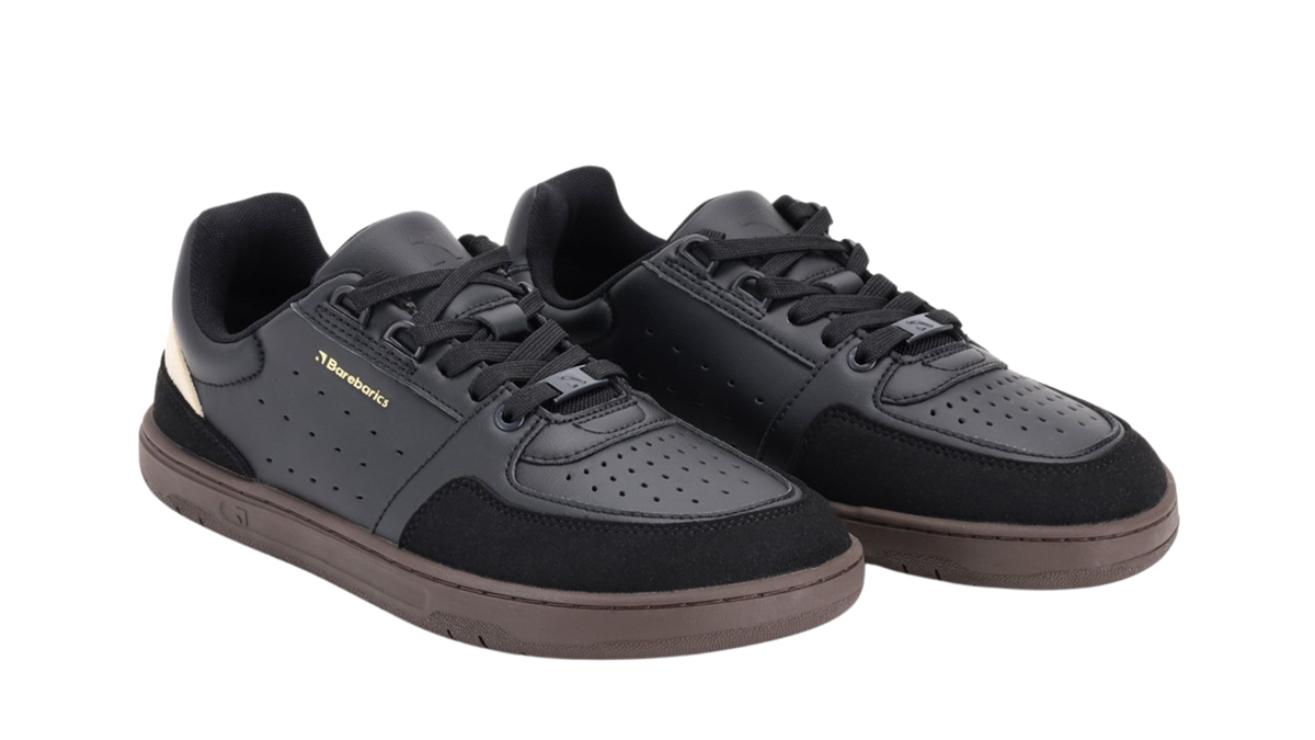 Paar Sneaker für Erwachsene mit Schnürung, geschlossener Zehen- und Fersenpartie und flacher Sohle, schräge Vorderansicht