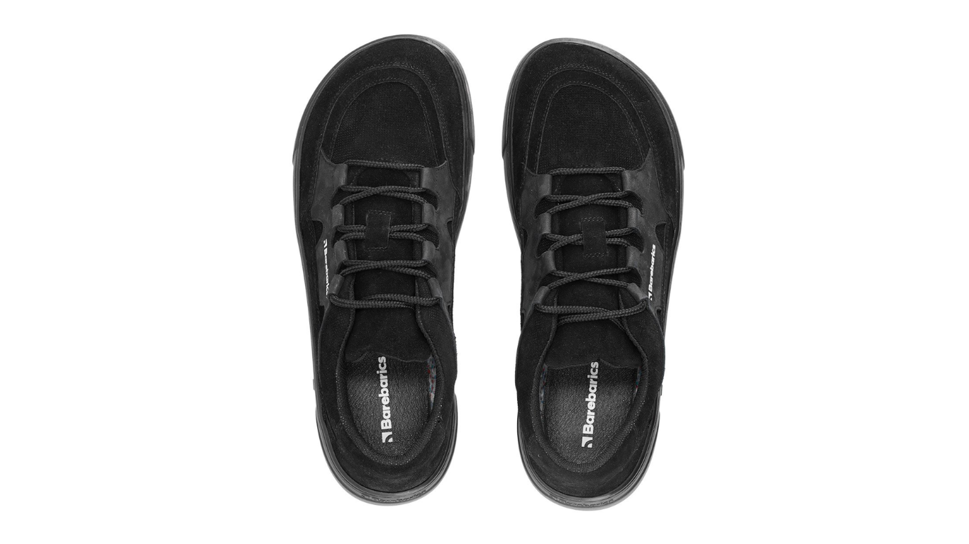 Barfußschuh für Erwachsene als Paar mit geschlossener Ferse, Schnürung und profilierter flexibler Sohle, Draufsicht.