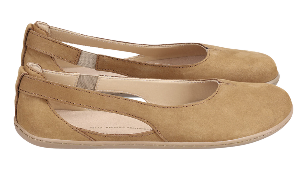 Damen-Ballerina als Paar mit breiter Zehenbox, geschlossenem Zehenbereich, geschlossener Ferse, Schlupfform ohne Verschluss, flacher flexibler Sohle, Seitenansicht innen.
