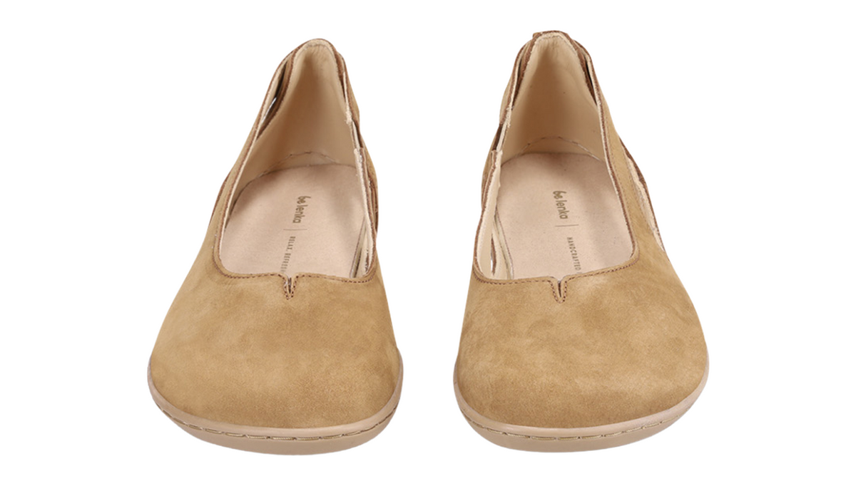 Damen-Ballerina mit geschlossenem Zehenbereich, geschlossener Ferse und Schlupfform, Vorderansicht.