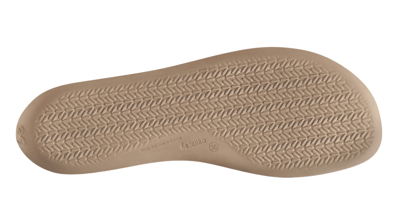 Damen-Ballerina mit flacher, flexibler Sohle und strukturiertem Profil, Ansicht von unten.