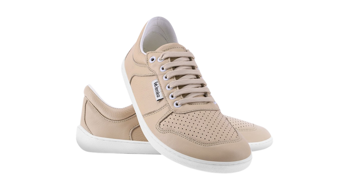 Barfußschuh Sneaker als Paar, breite Zehenbox, flexible Sohle, Schnürung, geschlossene Zehen, geschlossener Fersenbereich, schräge Vorderansicht