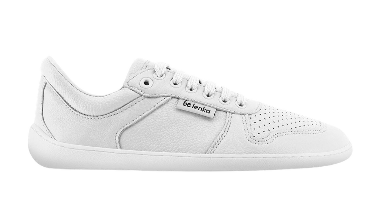 Barfußschuh Sneaker, breite Zehenbox, flexible Sohle, Schnürung, geschlossene Zehen, geschlossener Fersenbereich, Seitenansicht außen