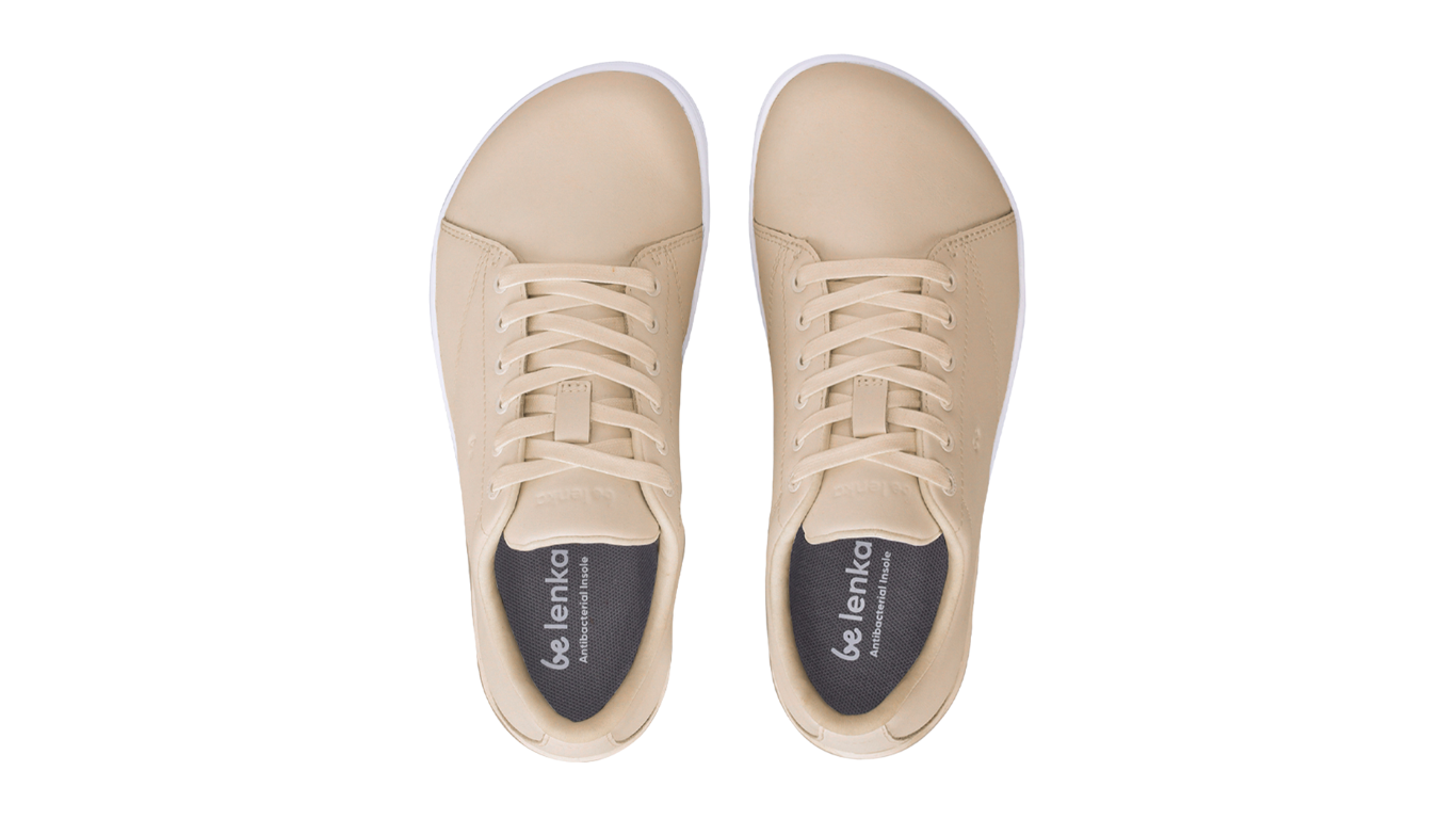 Barfußsneaker, Draufsicht. Paaransicht von oben mit Schnürung, geschlossener Zehenbox und geschlossener Ferse.