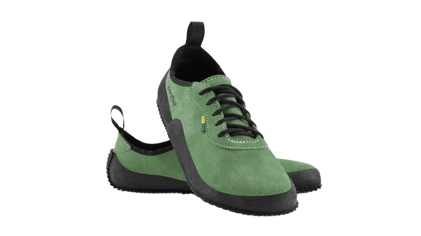 Barfußschuh für Erwachsene als Paar mit Schnürung, schräge Vorderansicht.