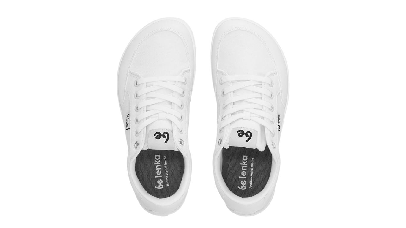 Barfußsneaker, Draufsicht. Paaransicht von oben mit Schnürung und geschlossener Zehenbox.