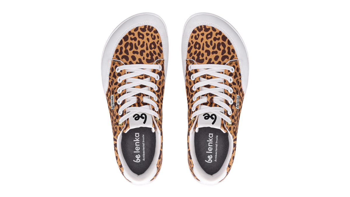 Barfußsneaker, Draufsicht. Paaransicht von oben mit Schnürung.