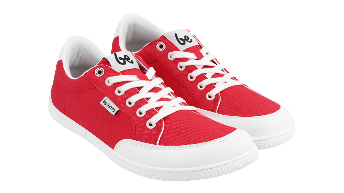 Barfußsneaker, schräge Vorderansicht. Paaransicht mit geschlossener Zehenbox und flacher Sohle.