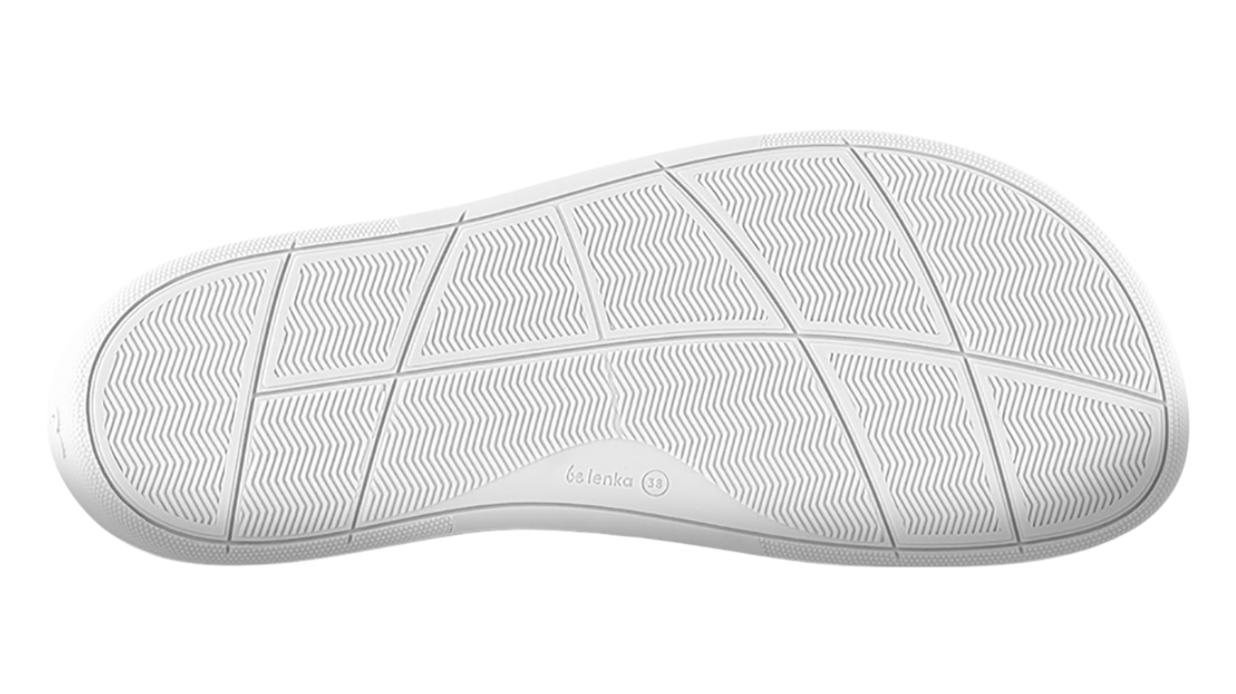 Barfußsneaker, Ansicht von unten. Einzelansicht der flachen, flexiblen Sohle mit Profilstruktur.