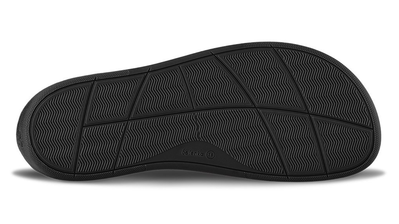 Knöchelhoher Barfußschuh mit flacher, flexibler Sohle, Ansicht von unten.