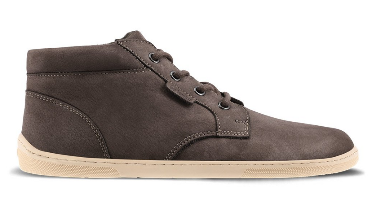 Knöchelhoher Barfußschuh mit breiter Zehenbox und Schnürung, Seitenansicht außen.