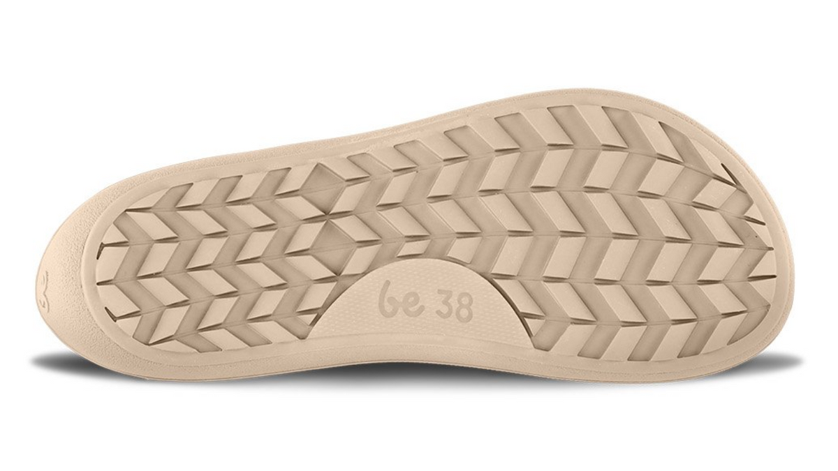 Barfußwinterschuh, Sohlenansicht mit griffigem Profil für winterliche Untergründe.