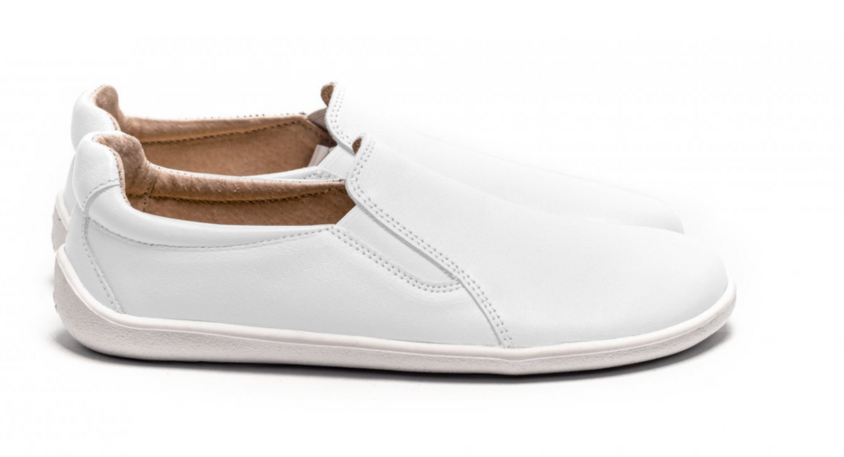 Barfußschuh einzeln, Schlupfschuh ohne Verschluss, breite Zehenbox, geschlossener Zehenbereich, geschlossener Fersenbereich, Seitenansicht außen