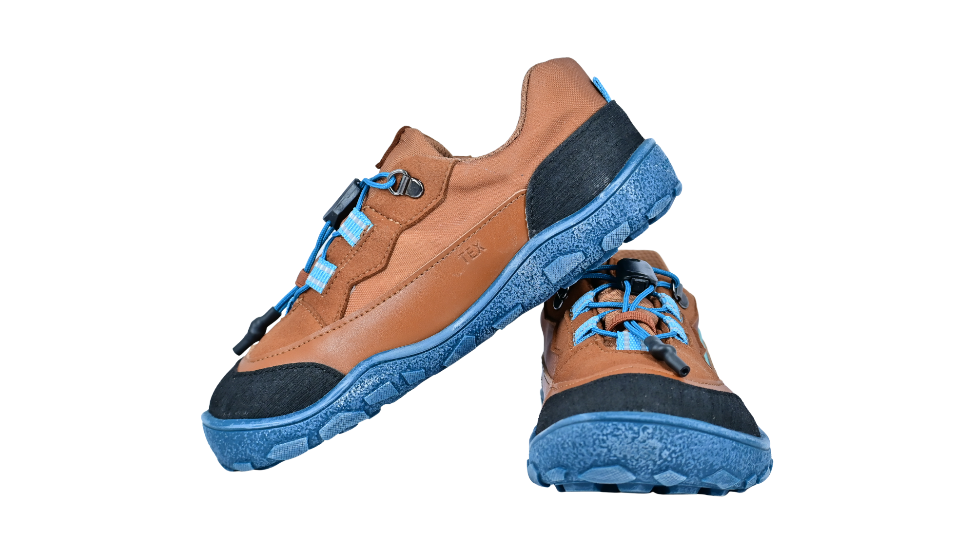 Barfußschuhe als Paar mit Schnellverschluss, breite Zehenbox, schräge Vorderansicht