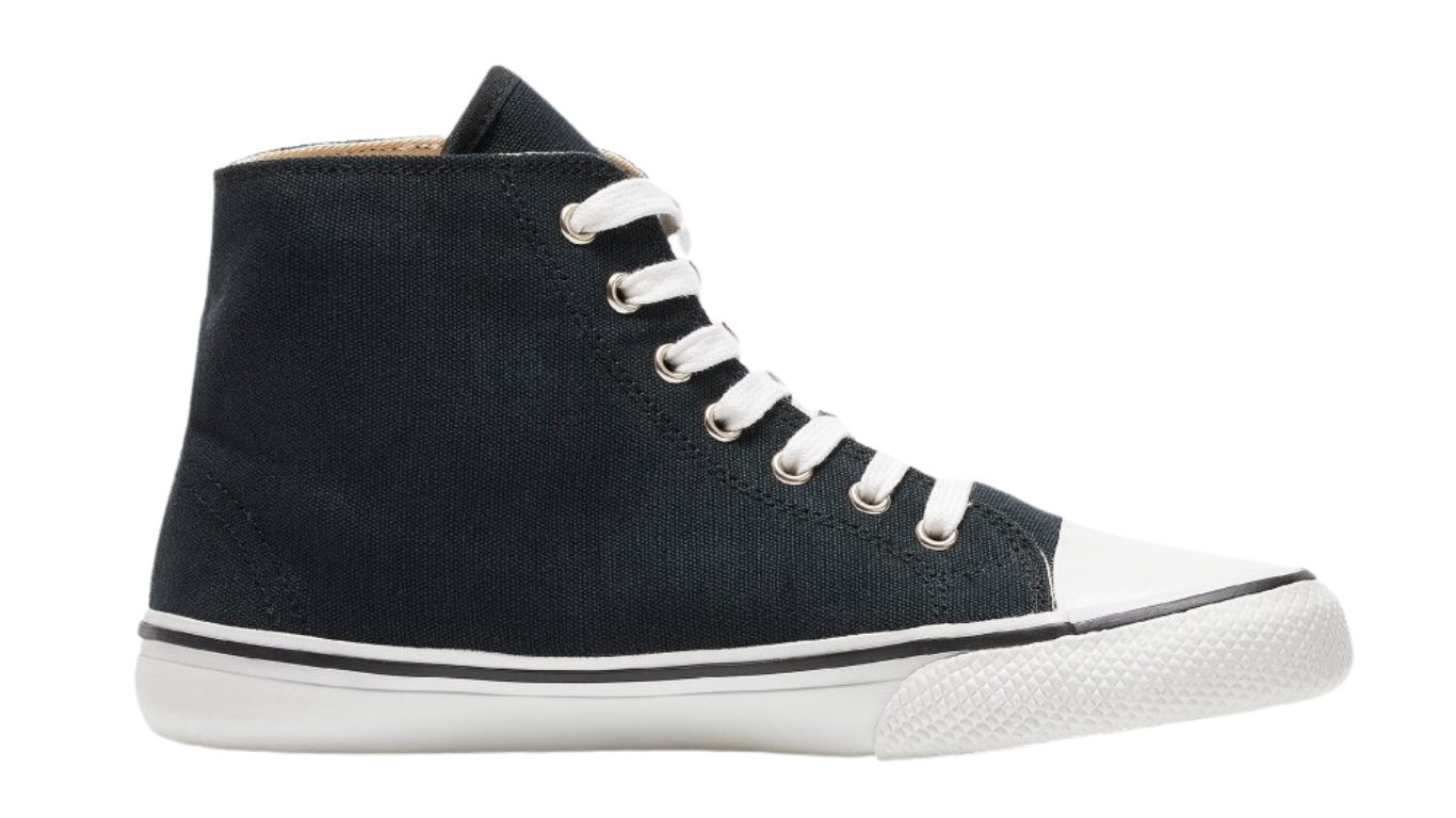 Barfußschuh für Erwachsene mit breiter Zehenbox, geschlossenem Zehenbereich, geschlossener Ferse, Schnürung, flacher flexibler Sohle, Seitenansicht außen.