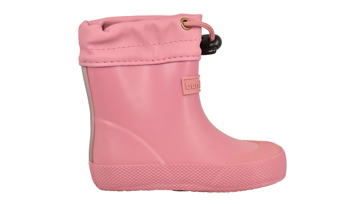 Barfußgummistiefel mit breiter Zehenbox, flexibler Sohle, geschlossenem Schaft mit Kordelzug, geschlossener Fersenbereich, Seitenansicht außen, einzelner Schuh