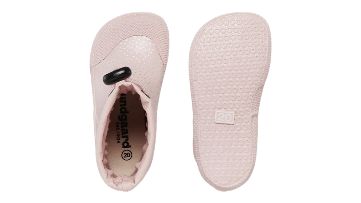 Barfußgummistiefel mit breiter Zehenbox, flexibler Sohle, geschlossenem Schaft, geschlossener Fersenbereich, Draufsicht und Ansicht von unten, Paar