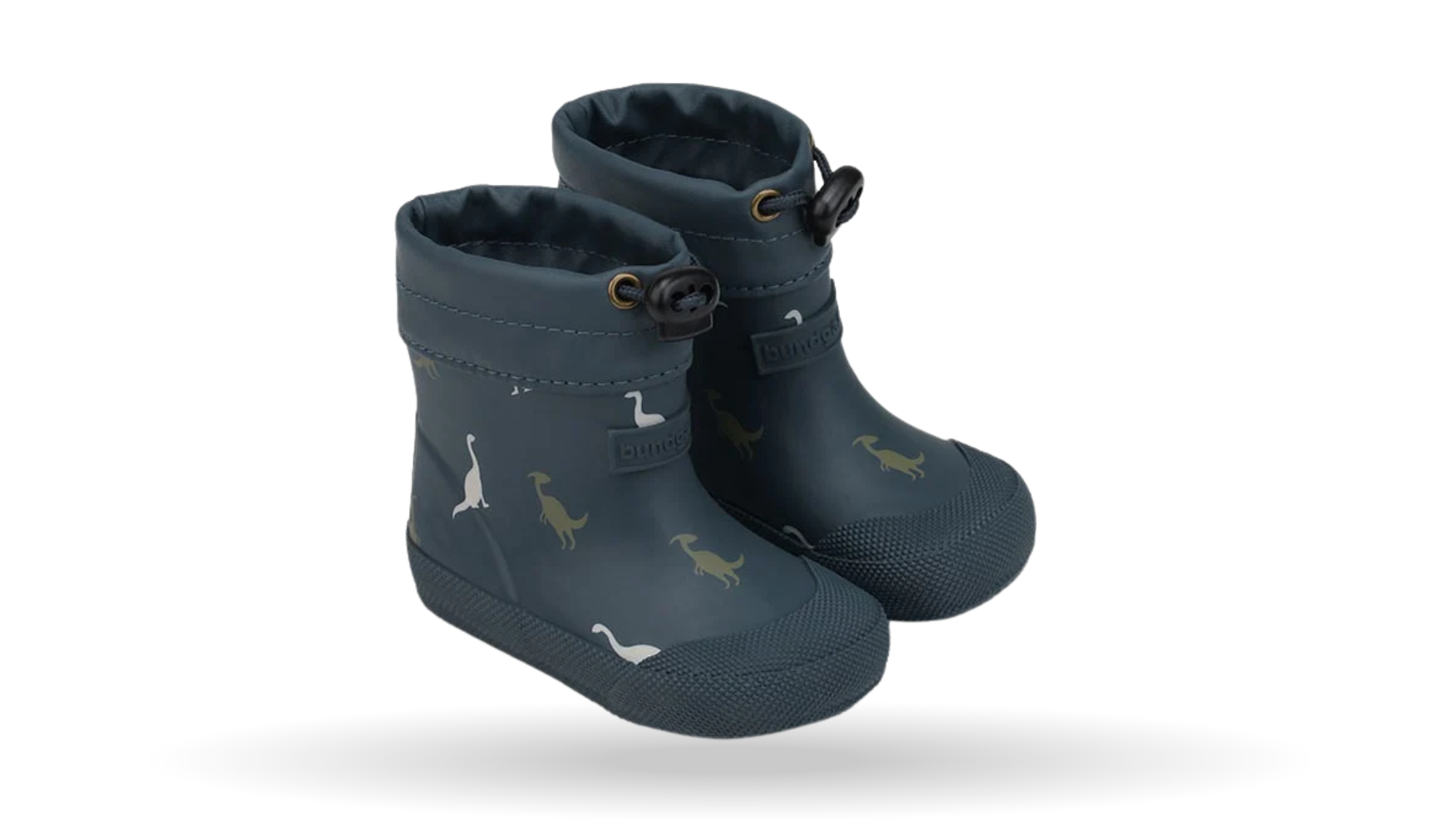 Kinder-Barfußgummistiefel mit breiter Zehenbox, geschlossenem Zehenbereich, geschlossenem Fersenbereich, hohem Schaft, Schlupfform mit Kordelzug, flexible Sohle, schräge Vorderansicht.