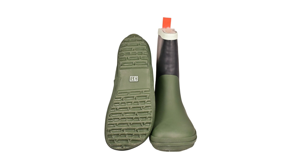 Barfußgummistiefel mit breiter Zehenbox, flexibler Sohle, geschlossenem Schaft, geschlossener Fersenbereich, Ansicht von unten und Vorderansicht