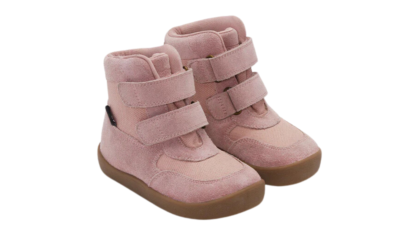 Barfußschuh mit zwei Klettverschlüssen, breite Zehenbox, flexible Sohle, geschlossener Fersenbereich, schräge Vorderansicht, Paar
