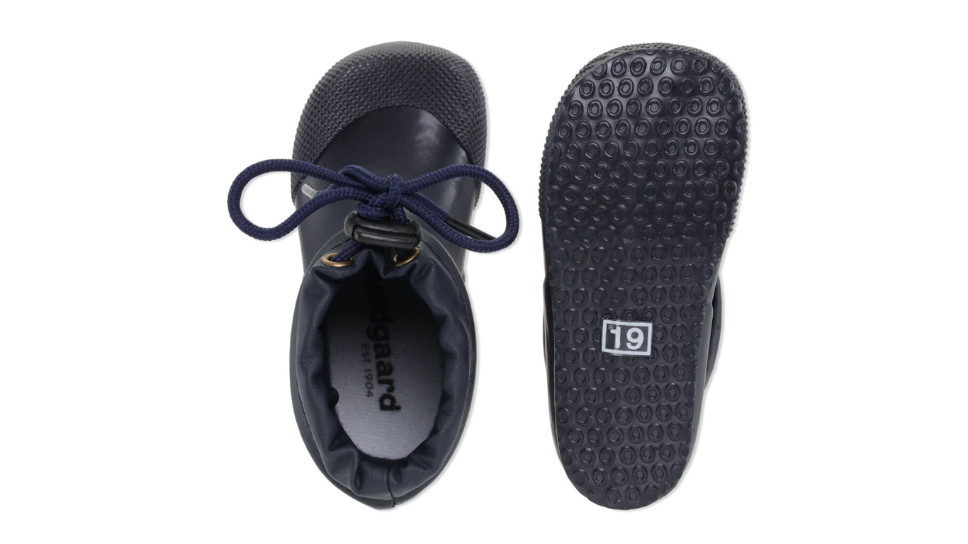 Gummistiefel für Kinder als Paar, hoher Schaft mit Tunnelzug, geschlossene Zehen und geschlossener Fersenbereich, profilierte Sohle, Paar, Draufsicht und Ansicht von unten