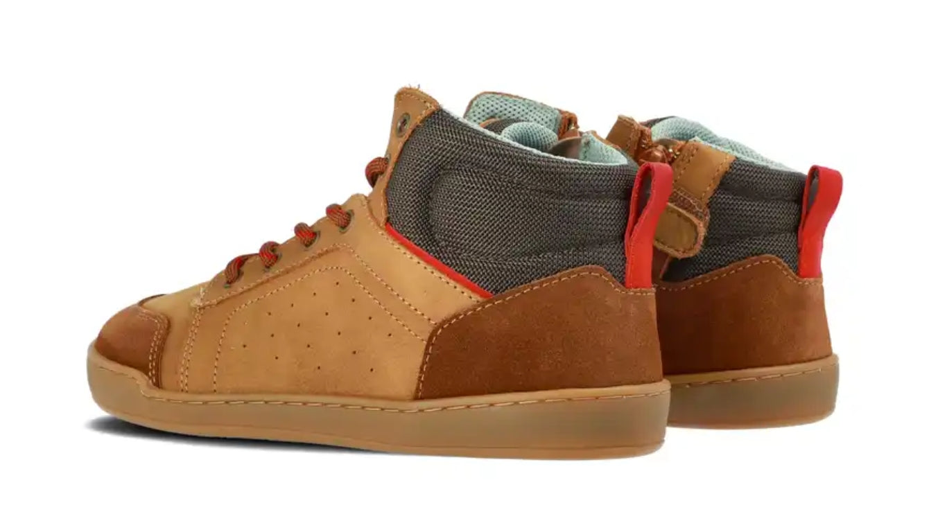 Kinder Barfußschuhe als Paar mit breiter Zehenbox, Schnürung, geschlossener Ferse und flacher Sohle, Seitenansicht außen