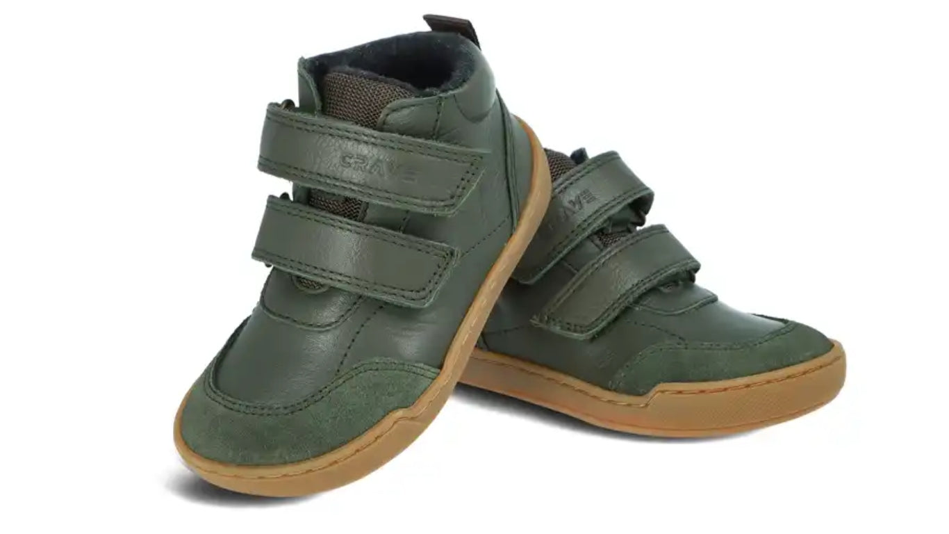 Alltagsbarfußschuh für Kinder, hoch geschnitten, mit breiter Zehenbox, Klettverschluss, geschlossenen Zehen und geschlossener Ferse, Seitenansicht außen