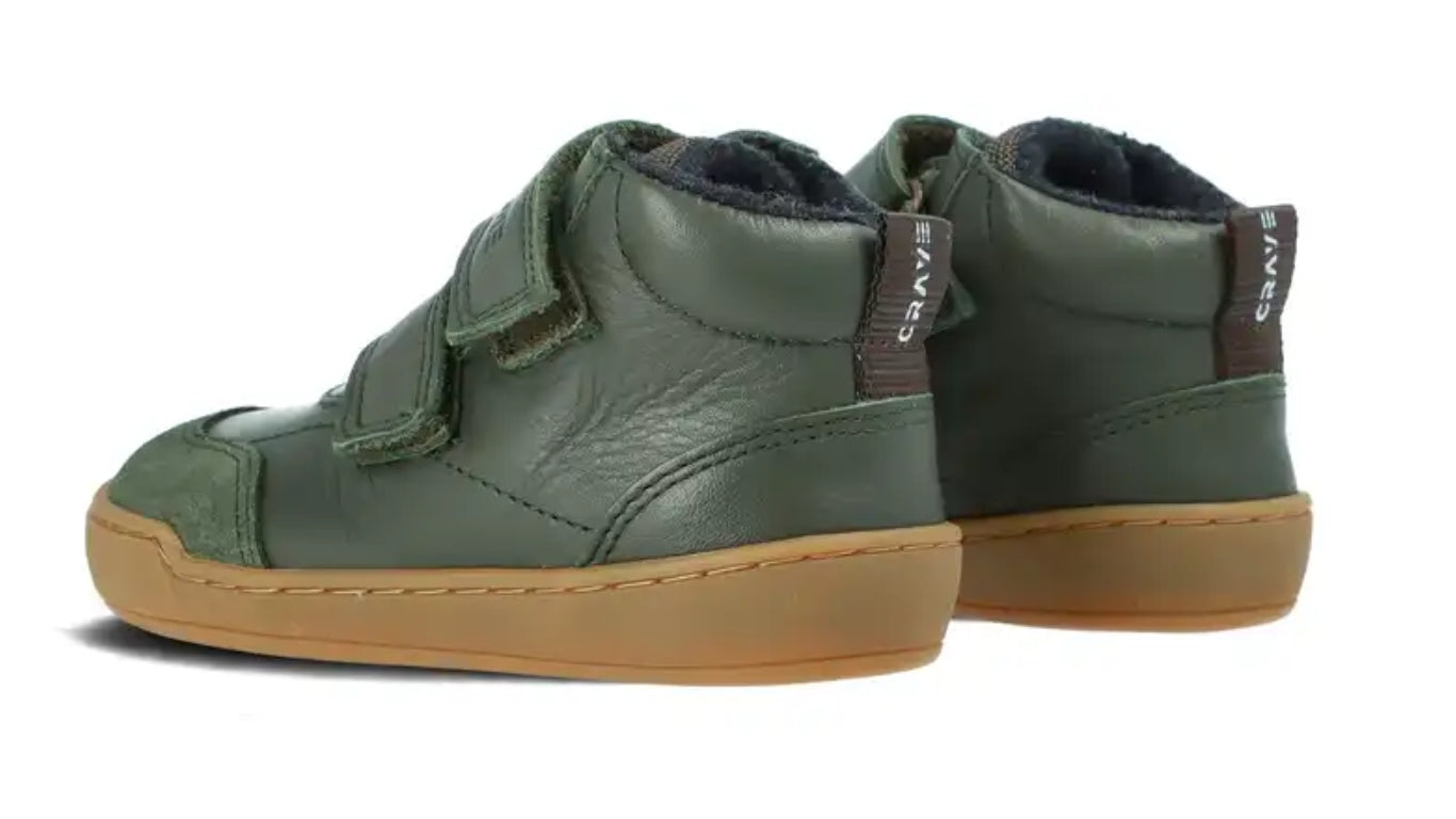 Alltagsbarfußschuh für Kinder, hoch geschnitten, mit breiter Zehenbox, Klettverschluss, geschlossenen Zehen und geschlossener Ferse, Rückansicht bei Paaransicht