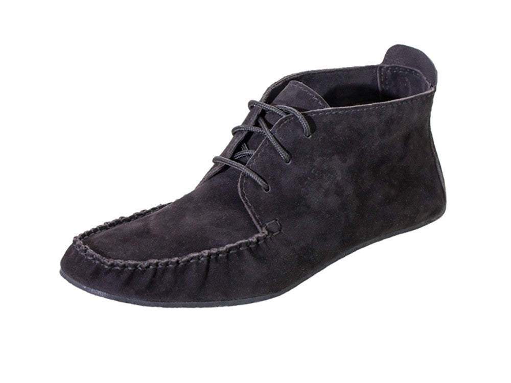 Barfußschuh, geschlossene Zehen und geschlossener Fersenbereich, Schnürsenkel, flexible Sohle, einzelner Schuh, schräge Vorderansicht