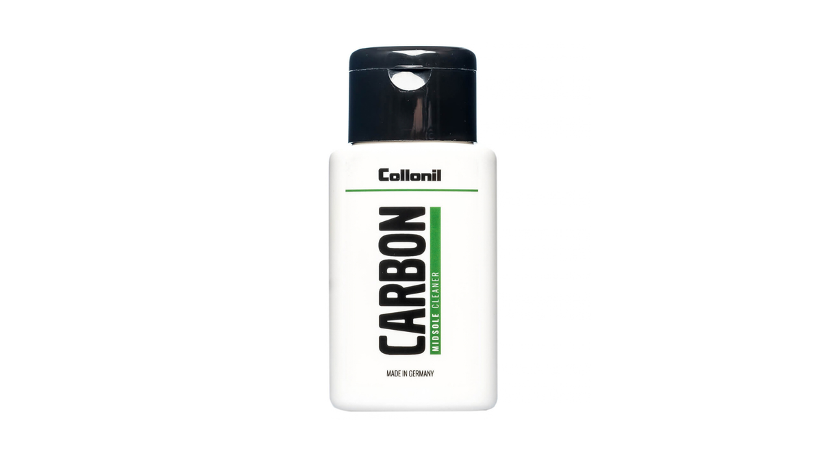 Rechteckige weiße Kunststoffflasche mit schwarzem Klappverschluss, Aufdruck „Collonil Carbon Midsole Cleaner“, Frontansicht.