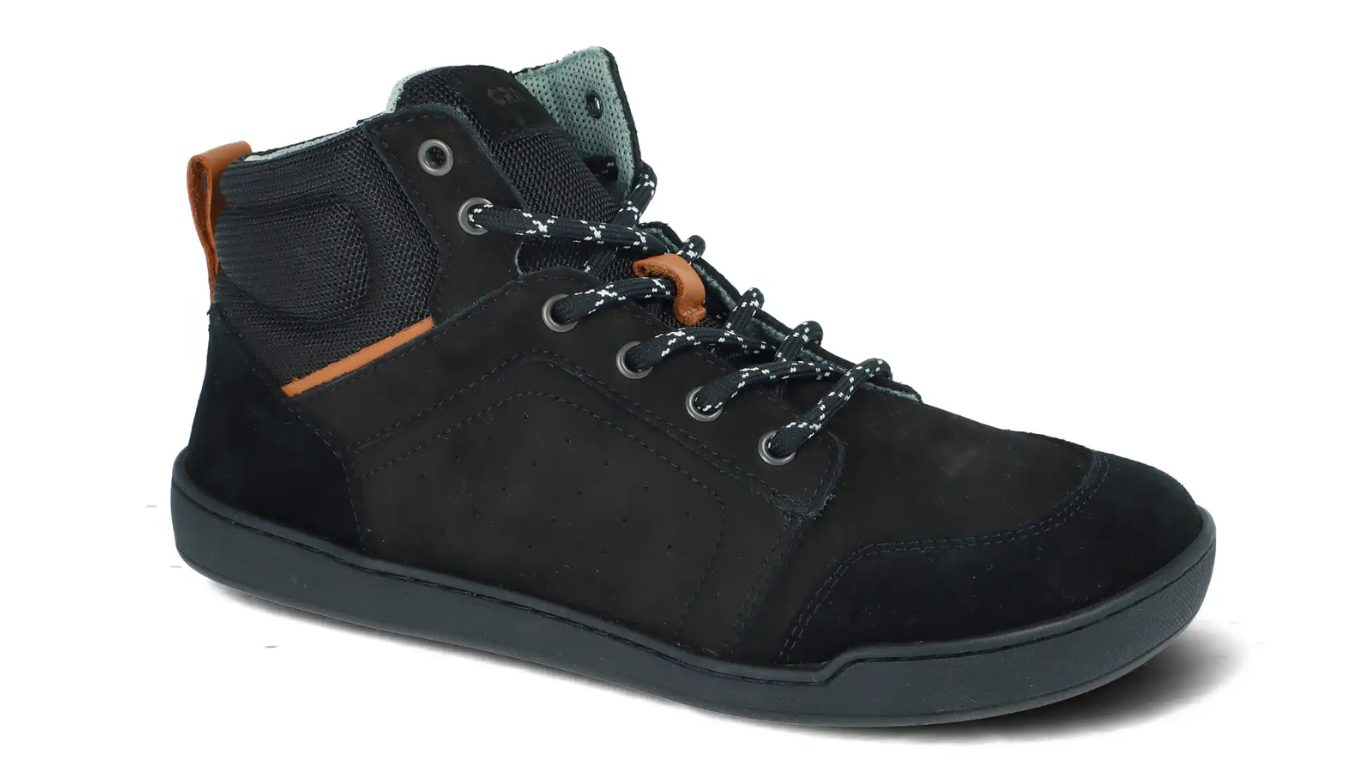 Kinder Barfußschuh mit breiter Zehenbox, flacher Sohle und Schnürung, schräge Vorderansicht