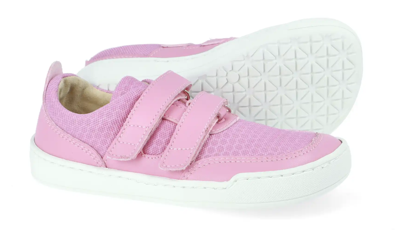 Barfußschuh für Kinder mit Klettverschluss, breiter Zehenbox, flexibler Sohle mit Profil, geschlossenen Zehen und Ferse, Ansicht von unten