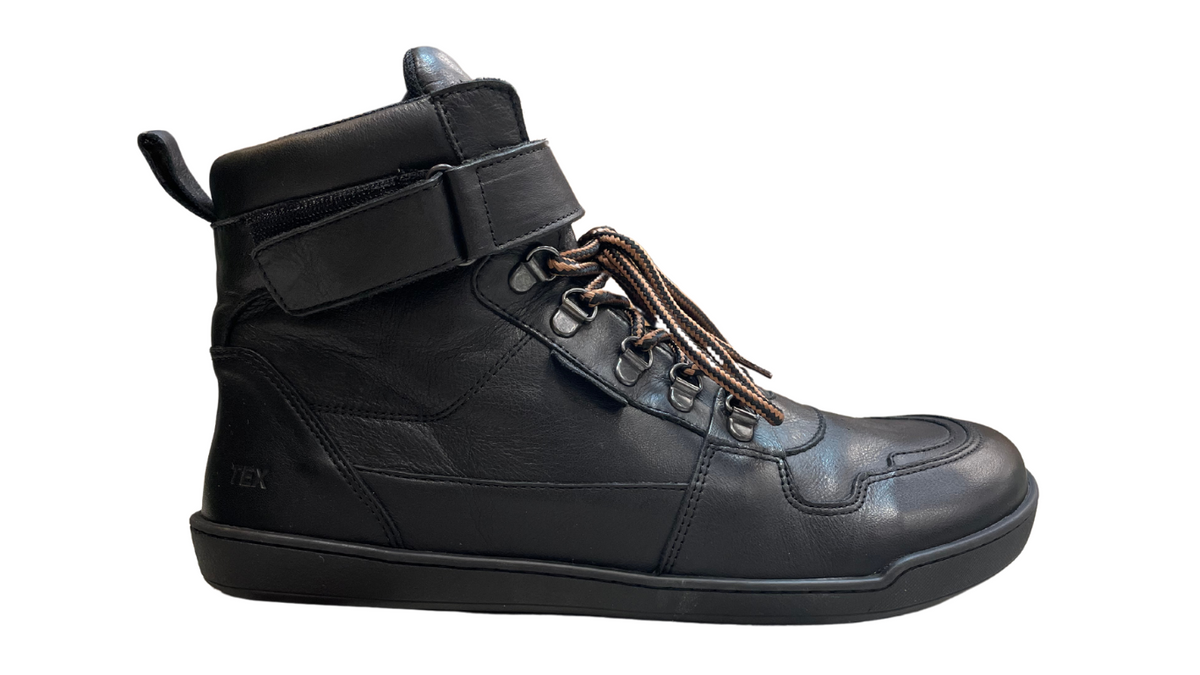 Kinder Barfußschuh mit breiter Zehenbox, Schnürung und hohem Schaft, Seitenansicht außen