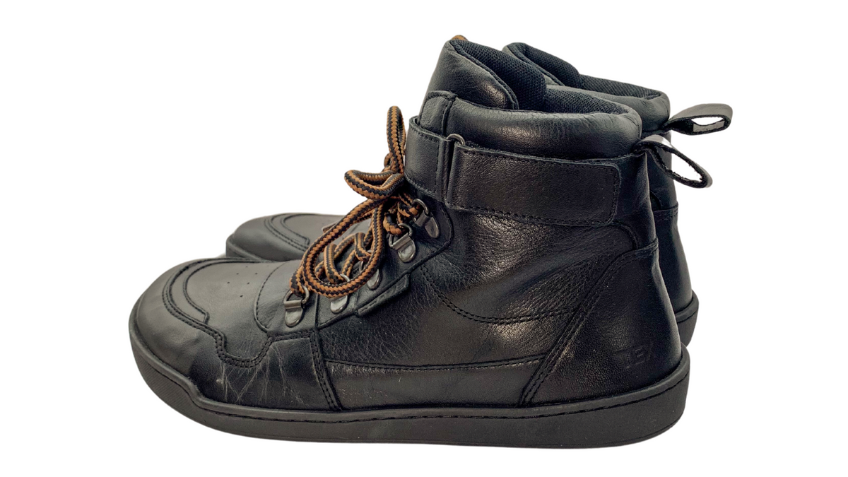 Kinder Barfußschuh mit hohem Schaft und geschlossener Ferse, Seitenansicht außen