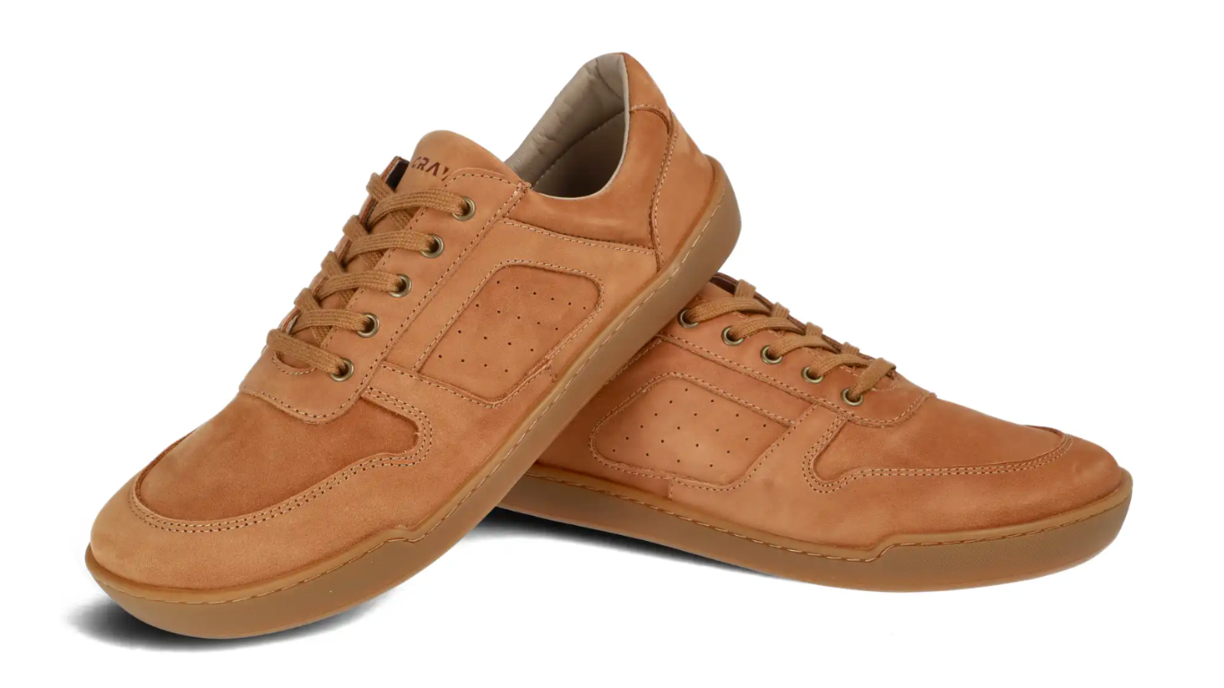 Barfußschuh für Kinder mit Schnürung, breiter Zehenbox, flacher flexibler Sohle, geschlossenen Zehen und Ferse, schräge Vorderansicht