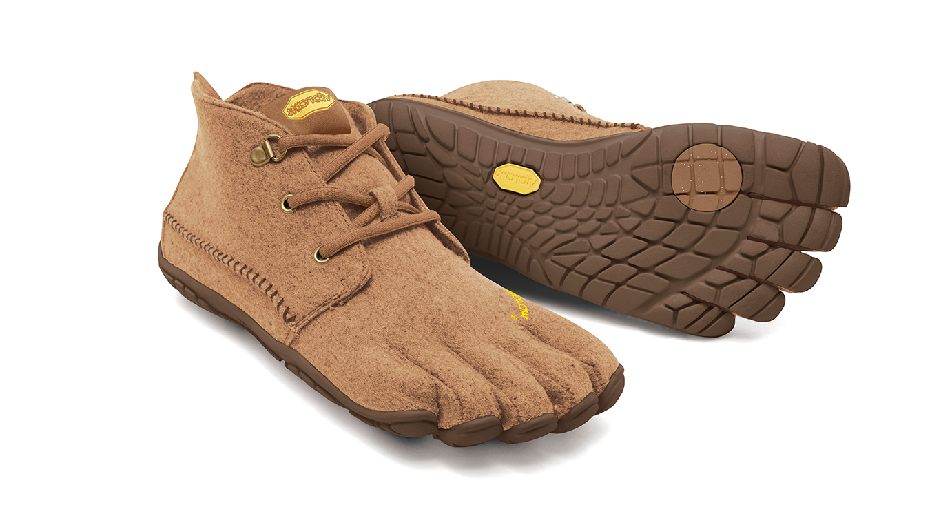 Barfußschuh für Erwachsene mit Schnürung, fünf einzelnen Zehenkammern und profilierter Sohle als Paar, schräge Vorderansicht