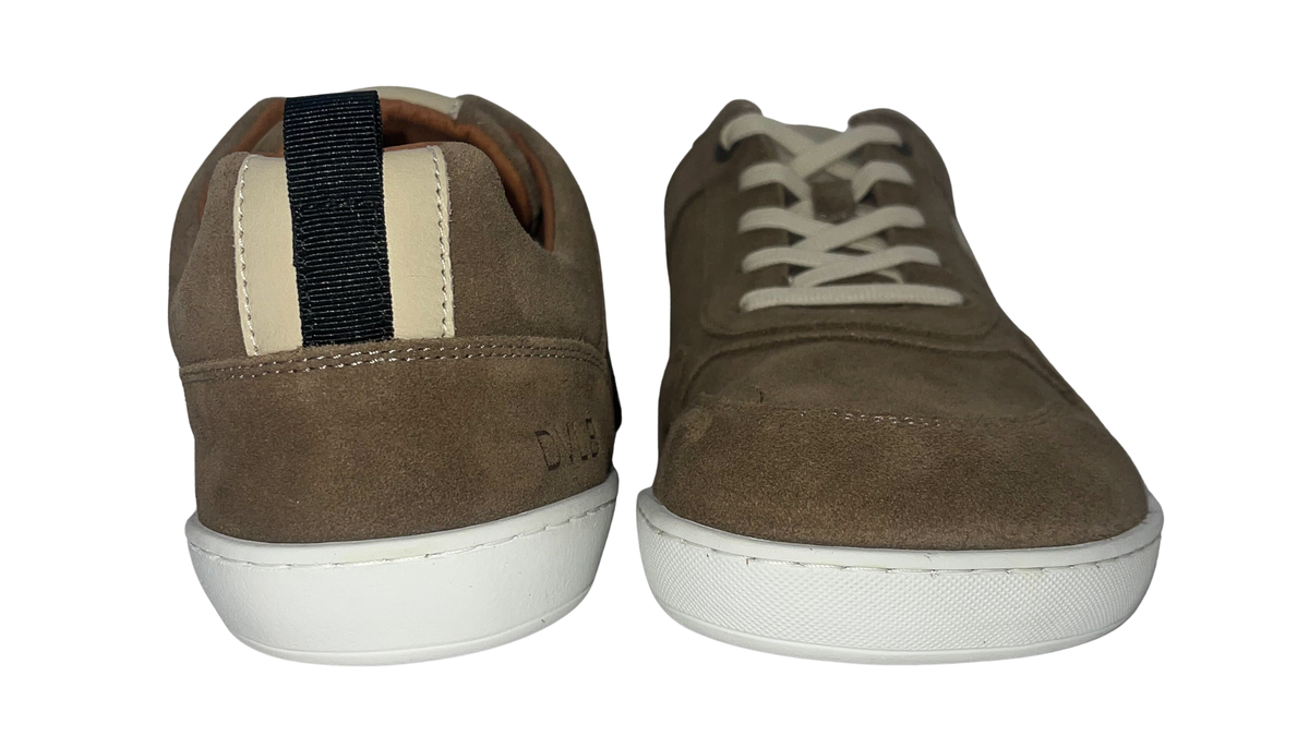 Barfußschuh mit Schnürung, geschlossenen Zehen und geschlossener Ferse, flache Sohle, Vorder- und Rückansicht als Paar