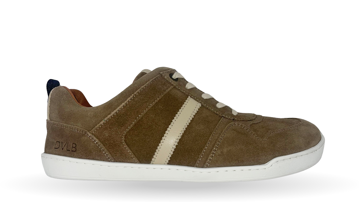 Barfußschuh mit Schnürung, geschlossenen Zehen und geschlossener Ferse, flache Sohle, Seitenansicht außen