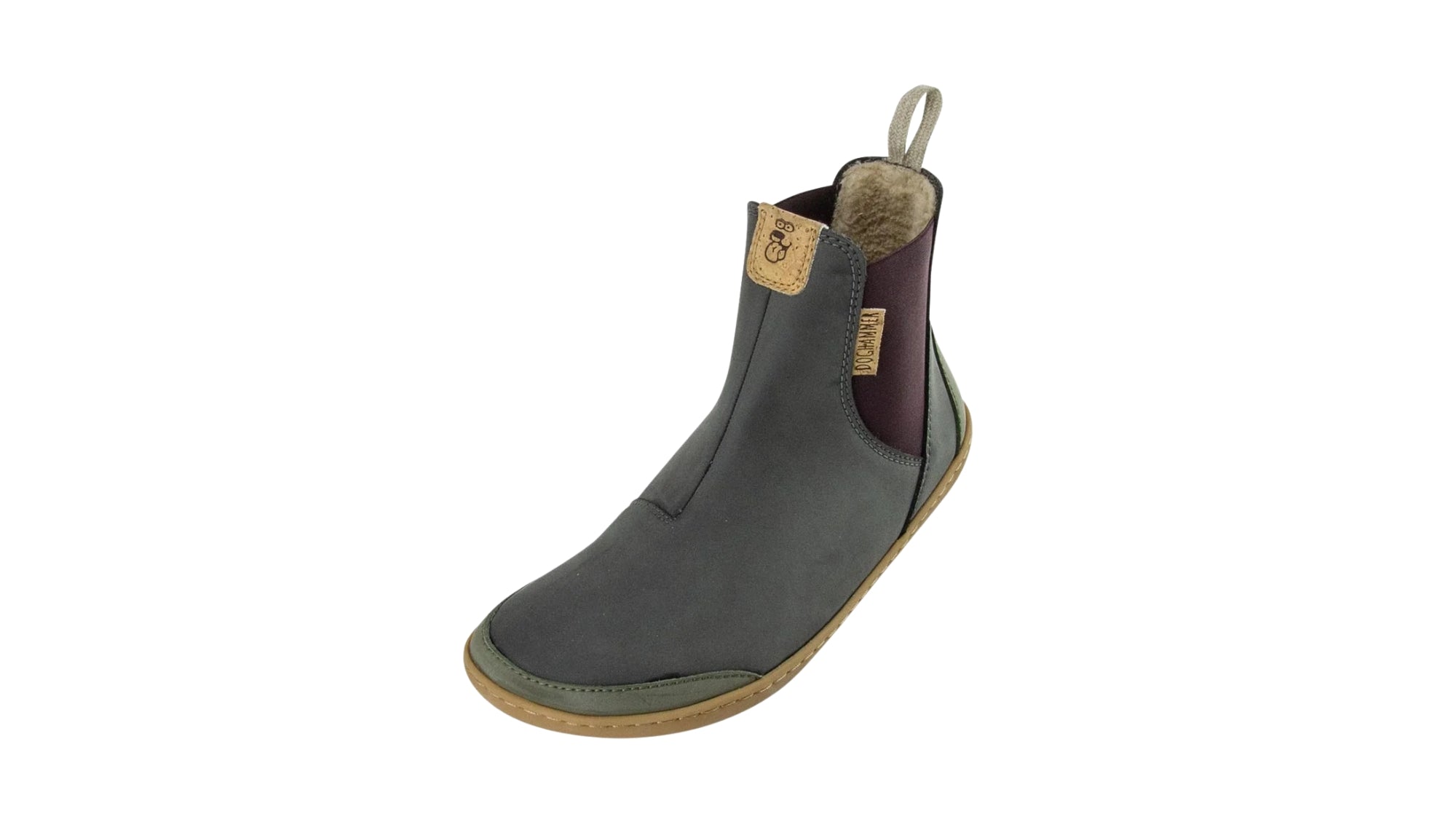 Barfußschuh ohne Verschluss, breite Zehenbox, flexible Sohle, geschlossener Fersenbereich, niedriger Schaft, schräge Vorderansicht