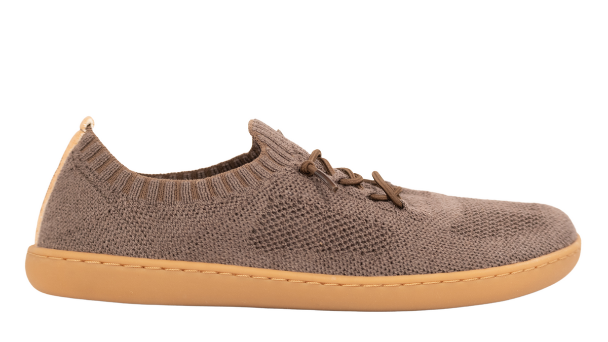 Barfußschuh mit Strickobermaterial, geschlossene Zehen und geschlossener Fersenbereich, elastische Schnürung, flexible Sohle, Einzelschuh, Seitenansicht außen