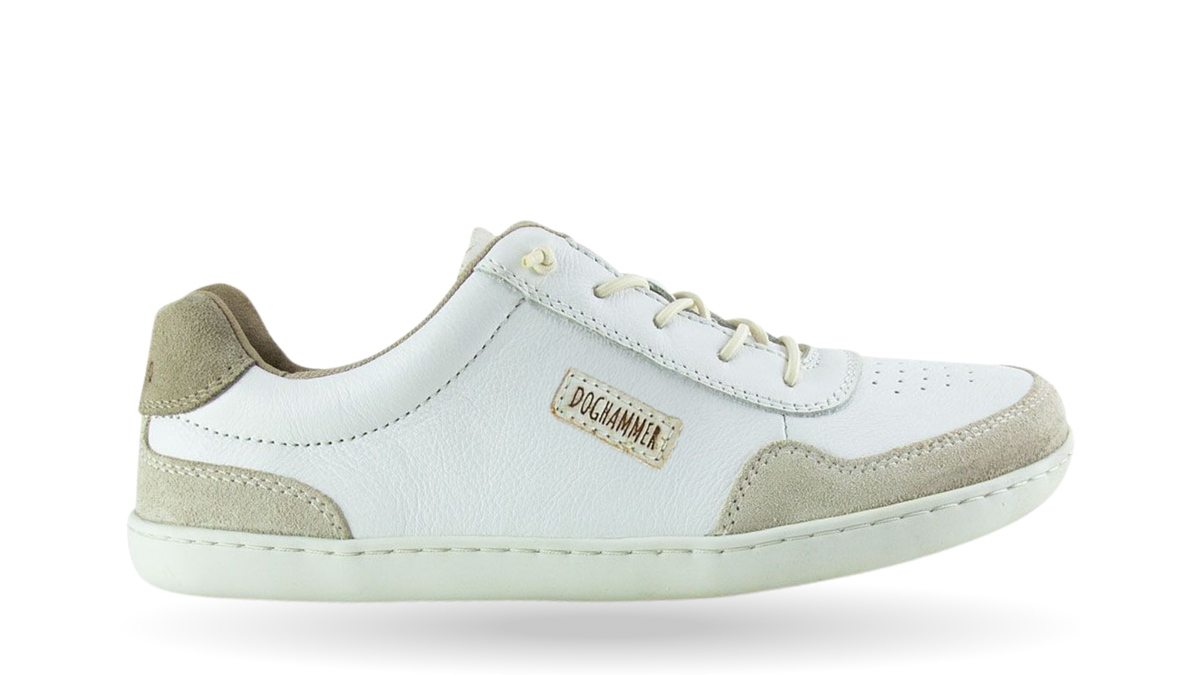 Barfußschuh für Erwachsene mit breiter Zehenbox, geschlossenem Zehenbereich, geschlossener Ferse, Schnürung, flacher flexible Sohle, Seitenansicht außen.