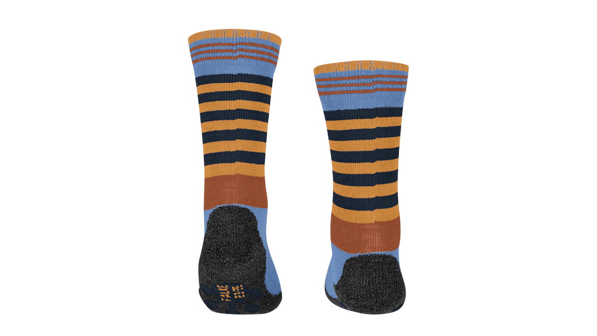 Kindersocken als Paar mit hohem Schaft und Streifenmuster, Rückansicht.