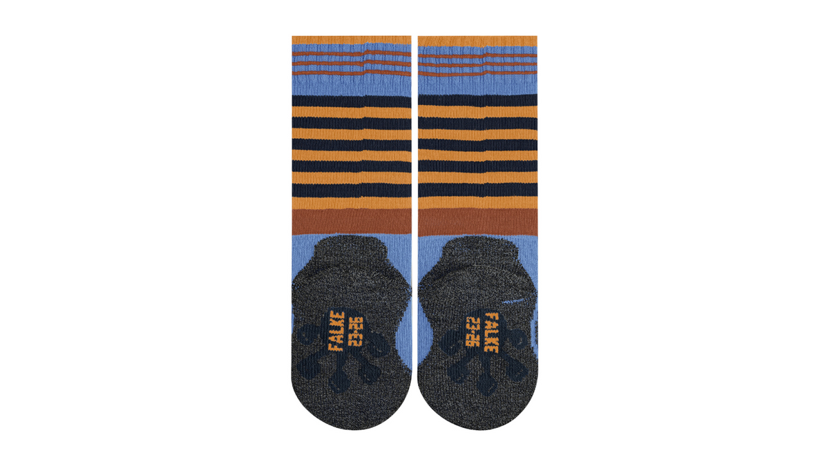 Kindersocken als Paar mit hohem Schaft und Motiv an der Sohle, Ansicht von unten.