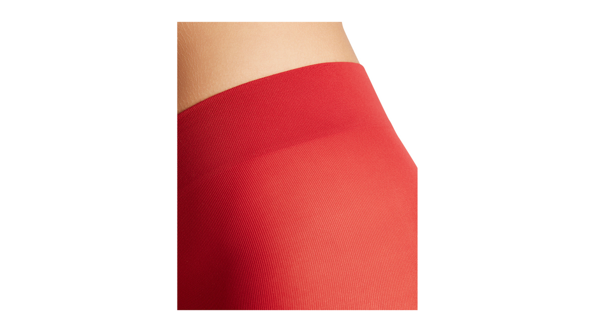 Damen-Leggings mit elastischem Bund getragen am Bein, Detailansicht.