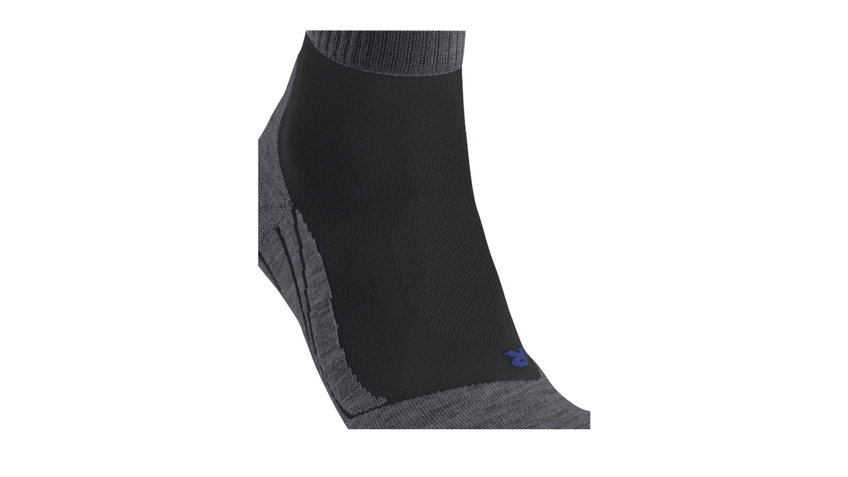 Socke mit mittelhohem Schaft, geschlossener Zehenpartie und geschlossenem Fersenbereich, Detailansicht.