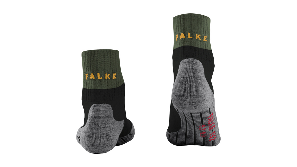 Socke als Paar mit mittelhohem Schaft, geschlossener Zehenpartie und geschlossenem Fersenbereich, schräge Vorderansicht.