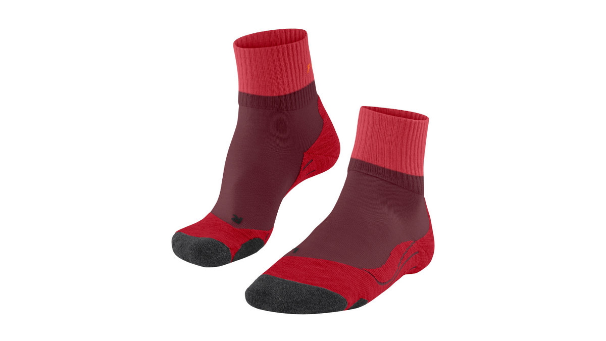 Damen-Wandersocken als Paar mit niedrigem Schaft, schräge Vorderansicht.