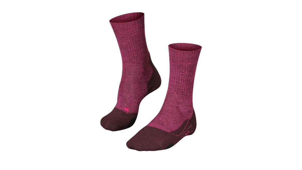 Socke als Paar mit mittelhohem Schaft, geschlossener Zehenpartie und geschlossenem Fersenbereich, schräge Vorderansicht.